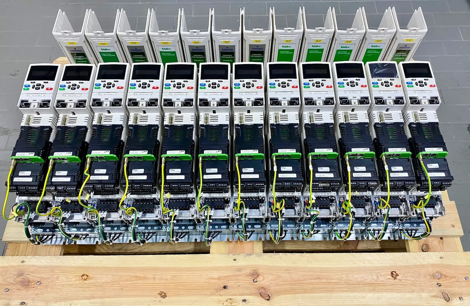Frequenzumrichter geprüft und sortiert